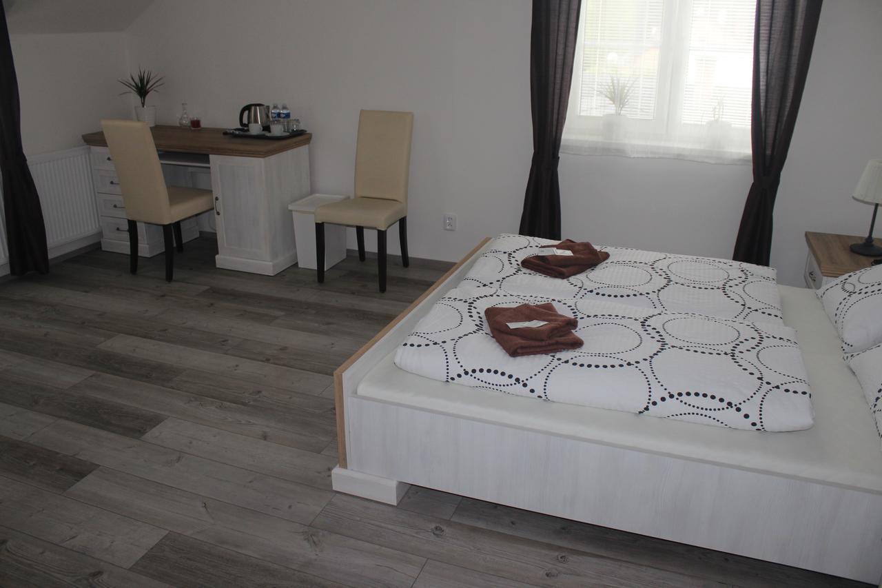 Penzion Vesely Zelezny Brod Exterior foto